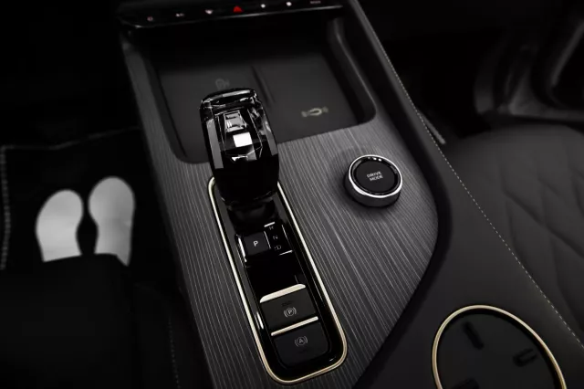 Автосалон: Soueast S09