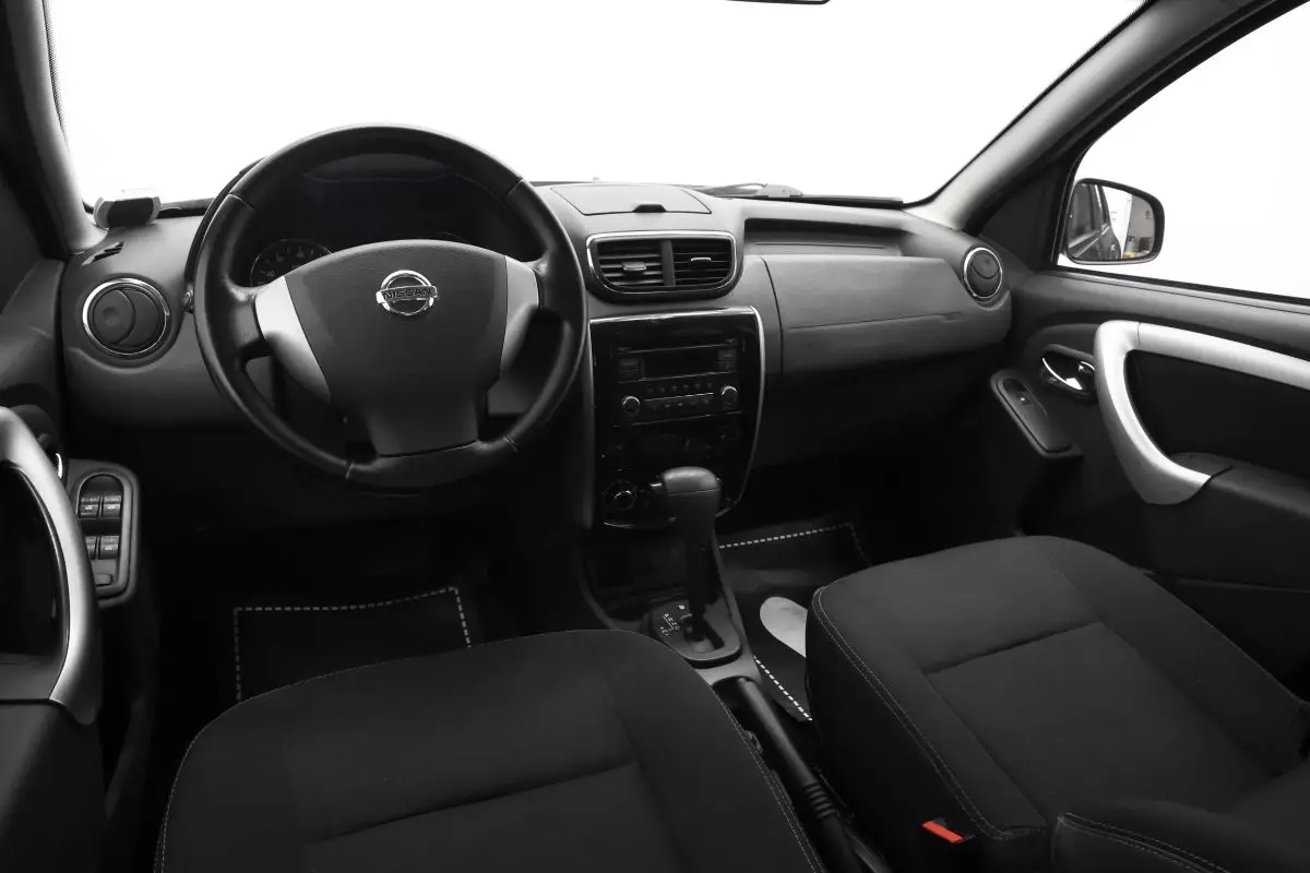 Автосалон: Nissan Terrano