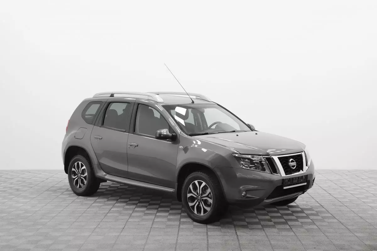 Автосалон: Nissan Terrano