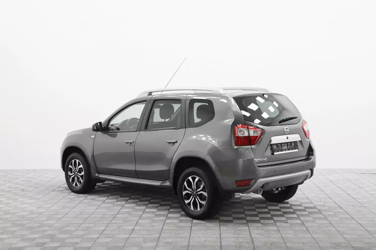 Автосалон: Nissan Terrano