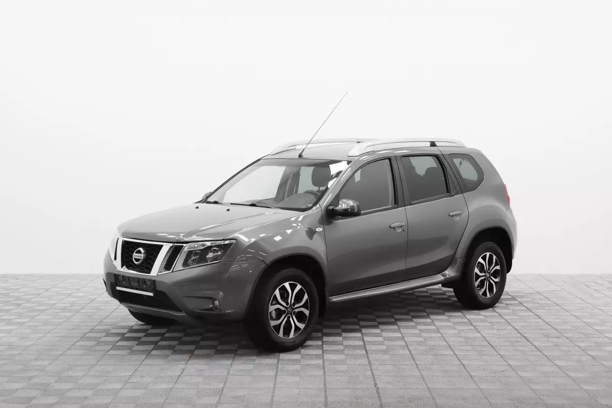 Автосалон: Nissan Terrano