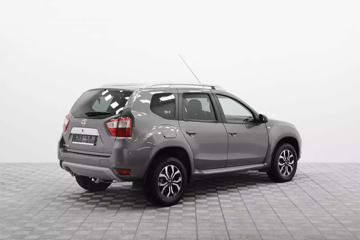 Автосалон: Nissan Terrano