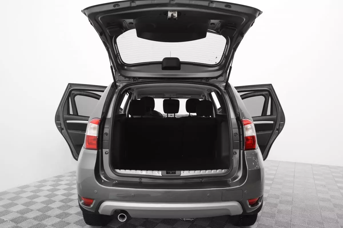 Автосалон: Nissan Terrano