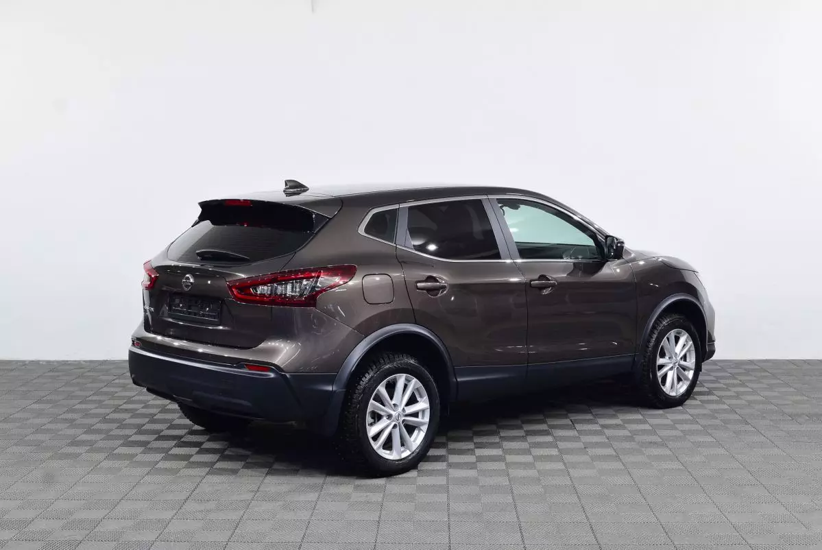 Автосалон: Nissan Qashqai