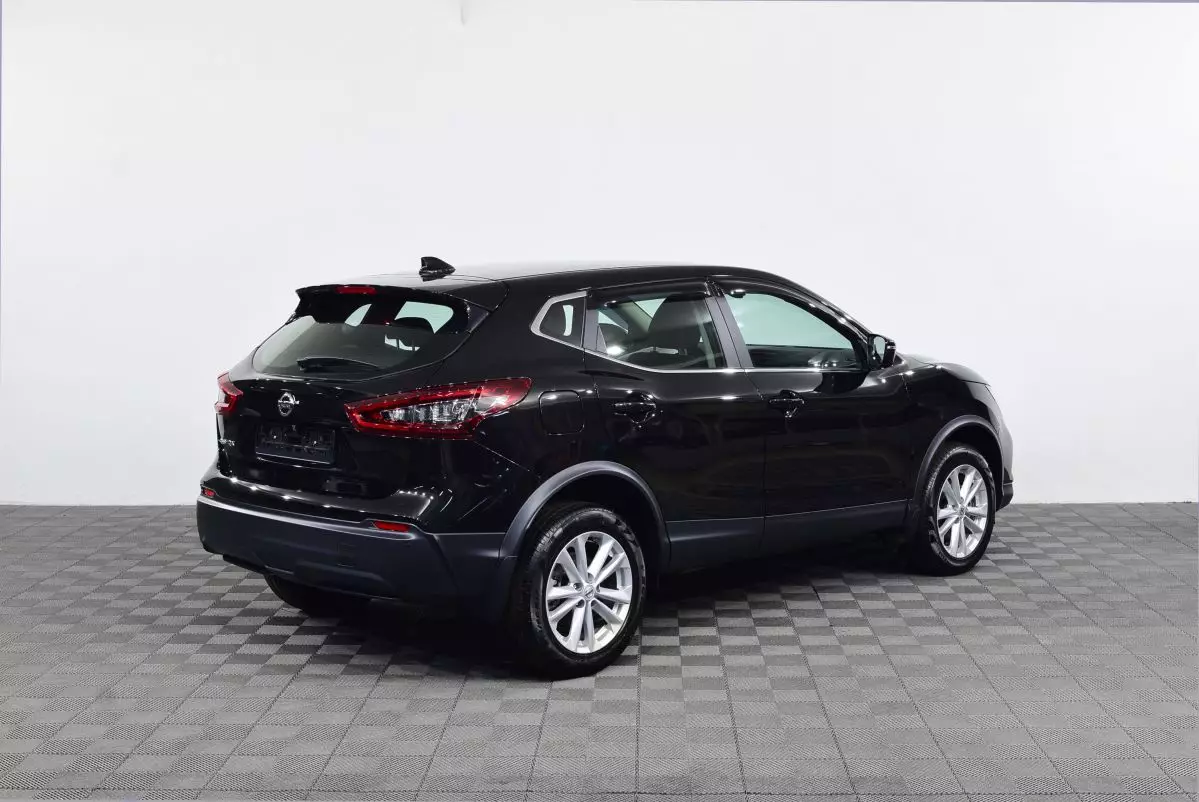 Автосалон: Nissan Qashqai