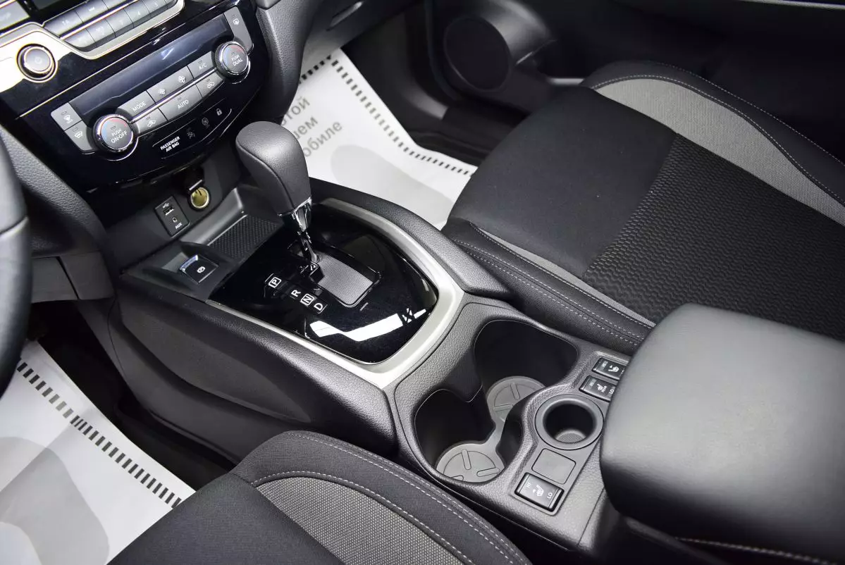 Автосалон: Nissan Qashqai