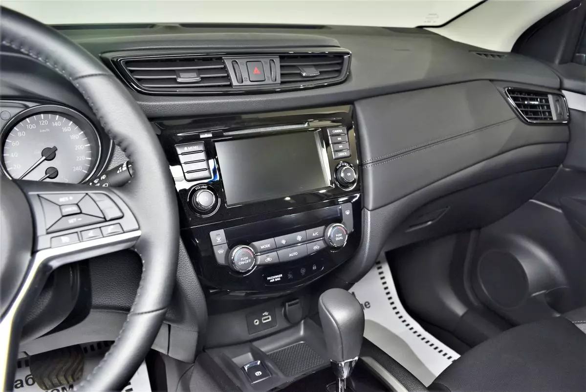 Автосалон: Nissan Qashqai