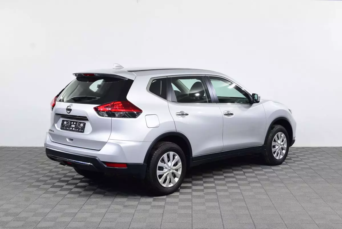 Автосалон: Nissan X-Trail