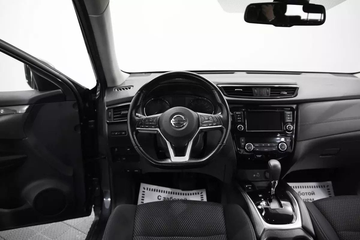 Автосалон: Nissan X-Trail