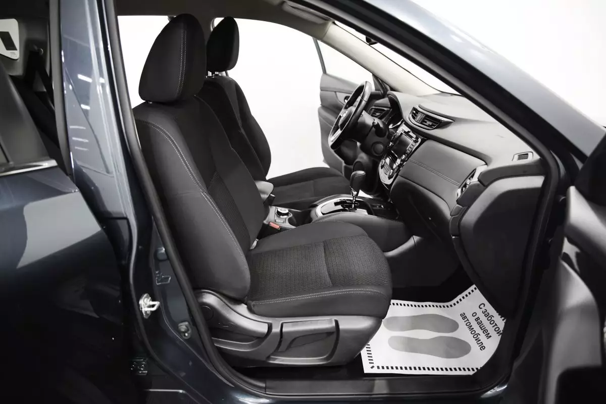 Автосалон: Nissan X-Trail