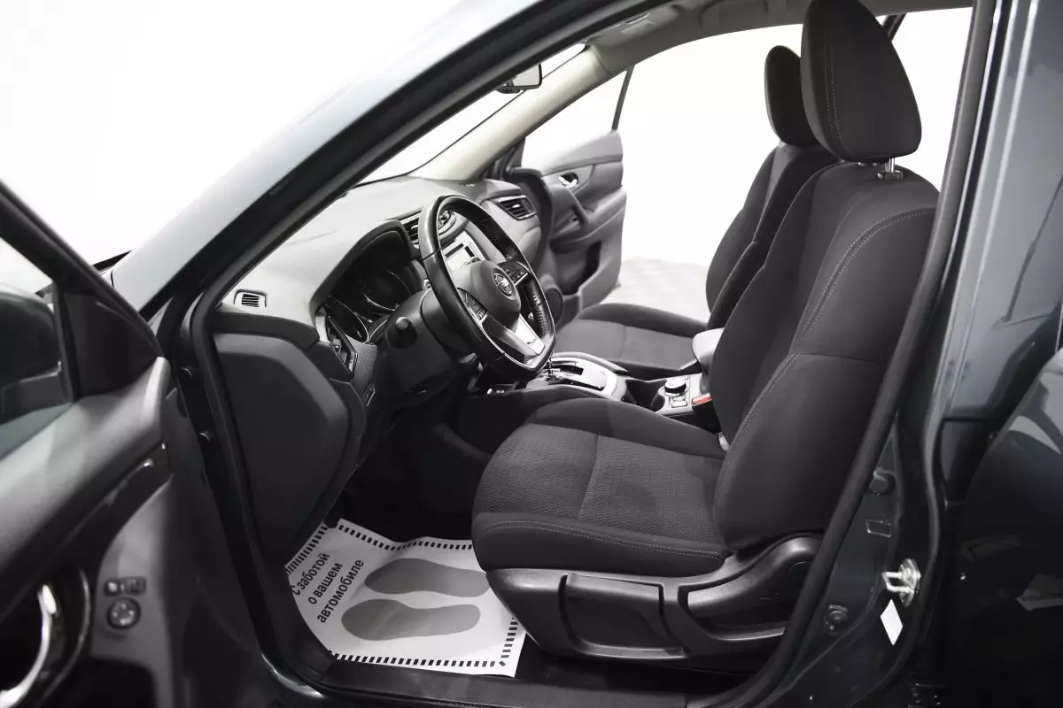 Автосалон: Nissan X-Trail