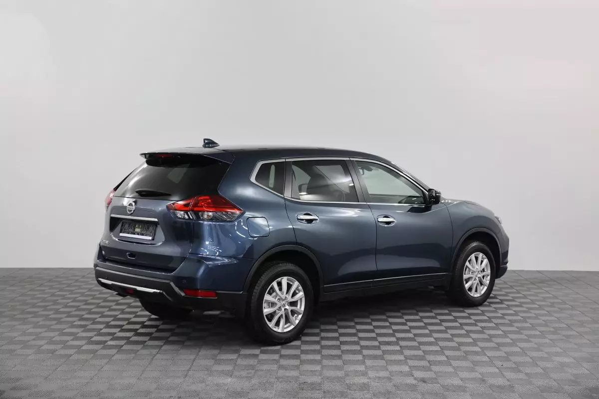 Автосалон: Nissan X-Trail