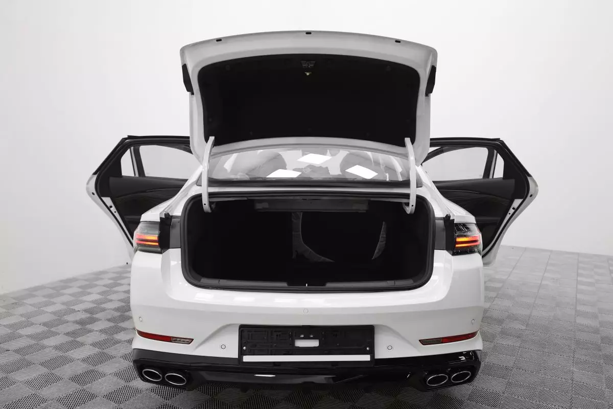 Автосалон: Geely Preface