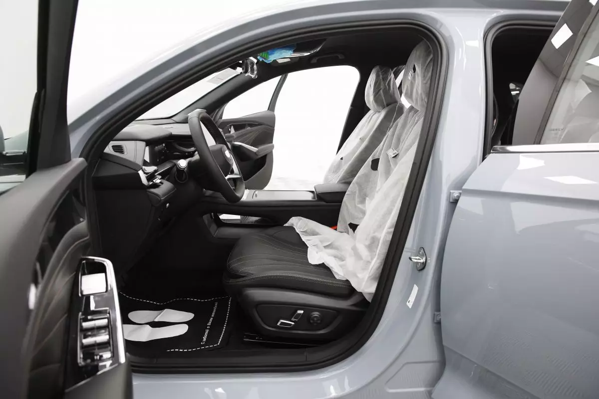 Автосалон: Geely Preface