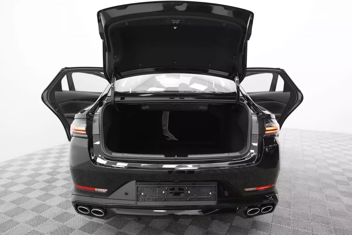 Автосалон: Geely Preface