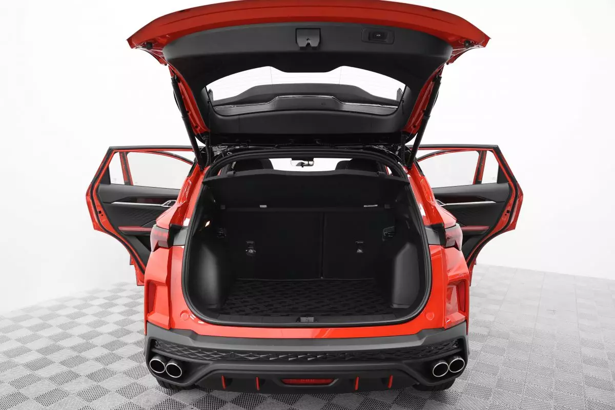 Автосалон: Geely Coolray