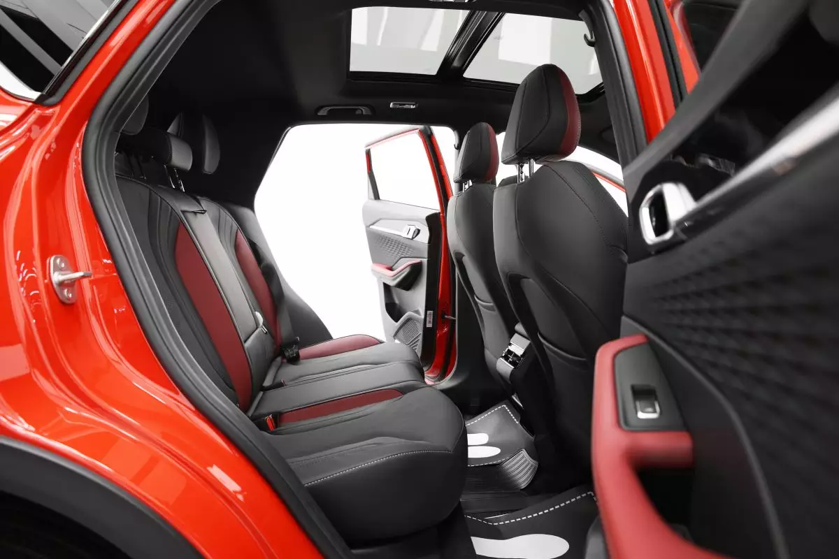 Автосалон: Geely Coolray