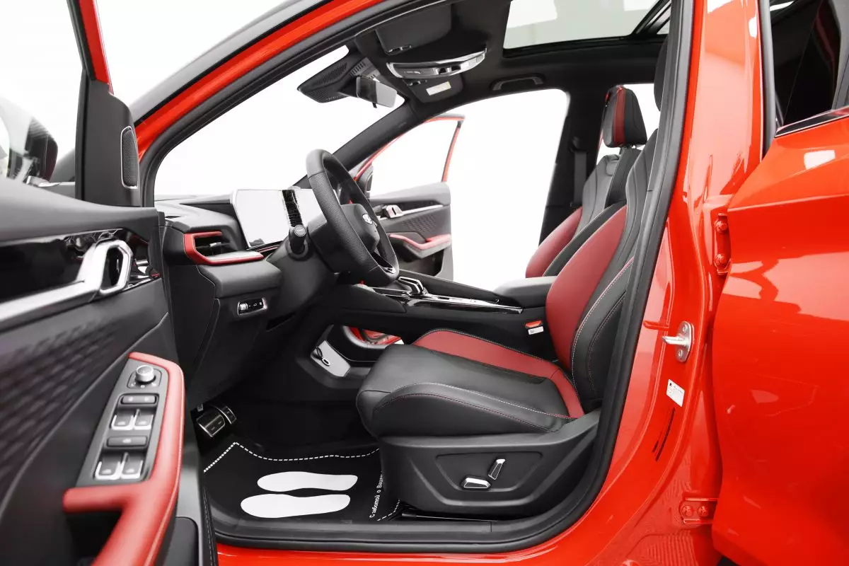 Автосалон: Geely Coolray