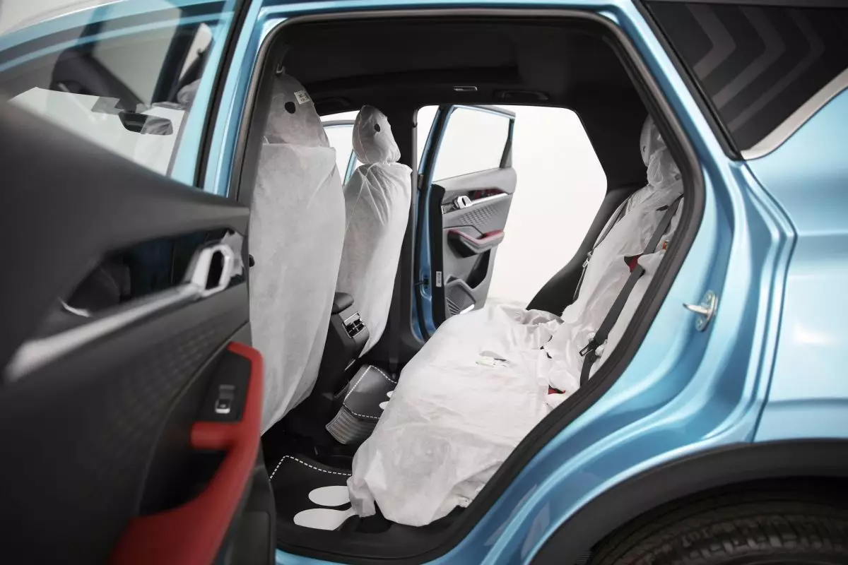 Автосалон: Geely Coolray