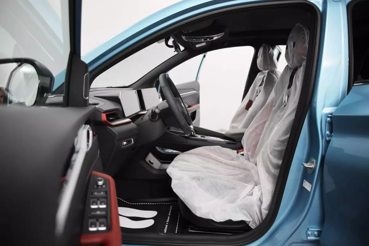 Автосалон: Geely Coolray