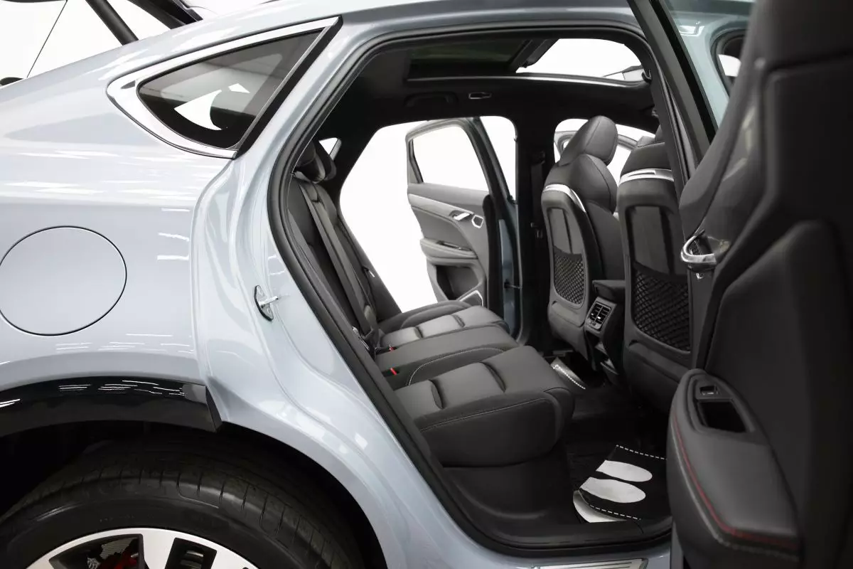 Автосалон: Geely Tugella New