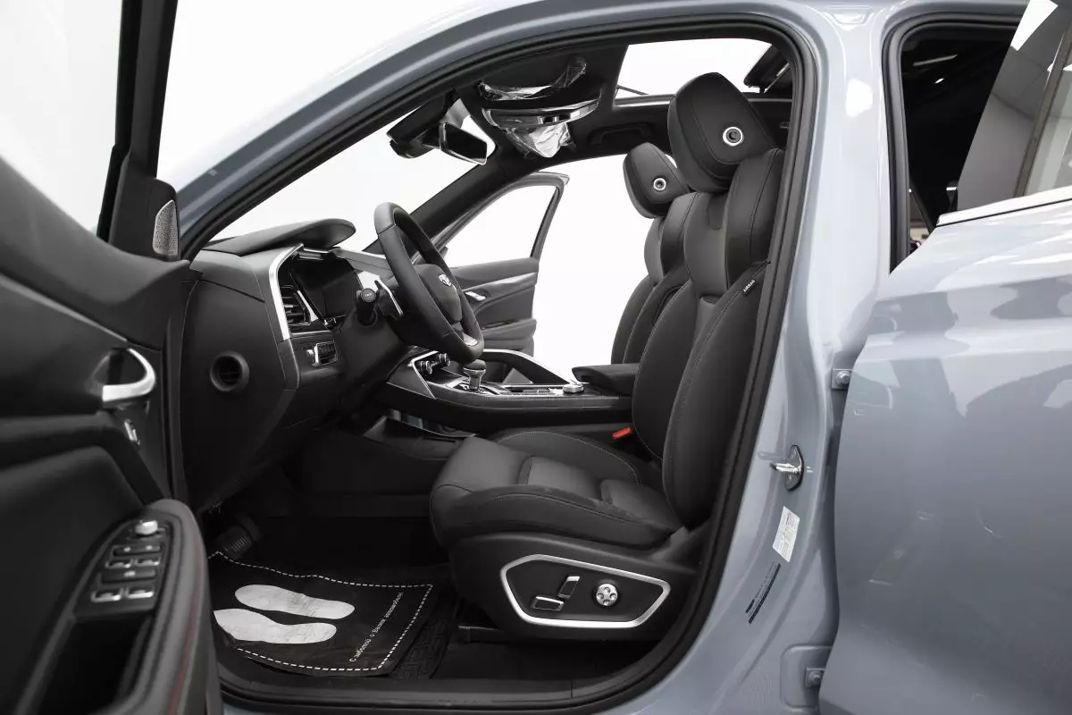 Автосалон: Geely Tugella New