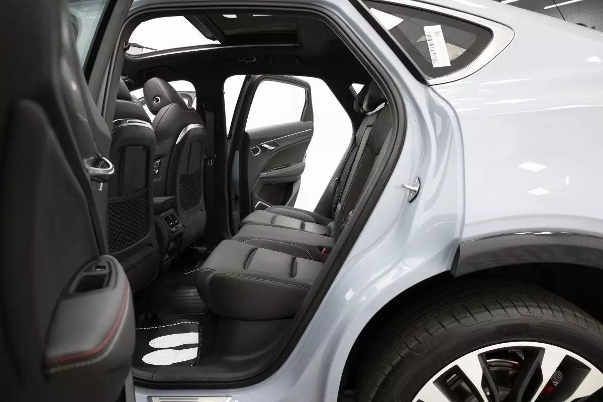 Автосалон: Geely Tugella New