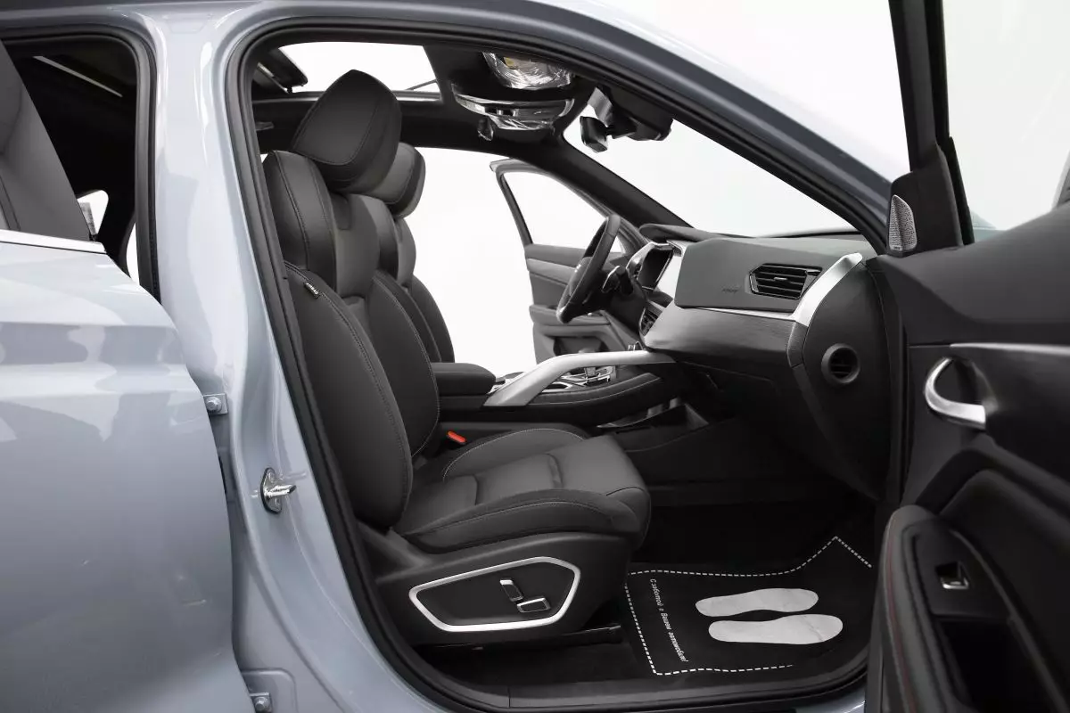 Автосалон: Geely Tugella New