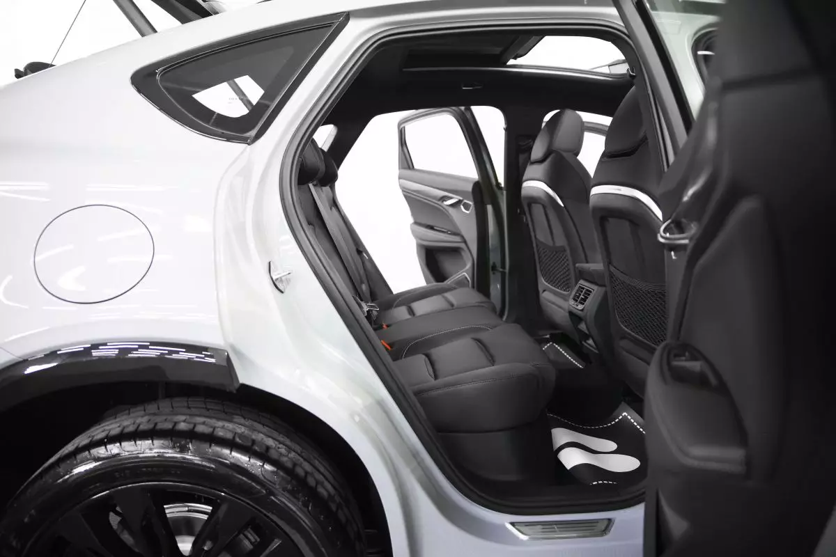 Автосалон: Geely Tugella New
