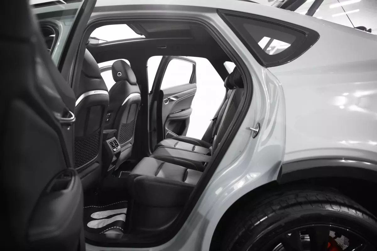 Автосалон: Geely Tugella New