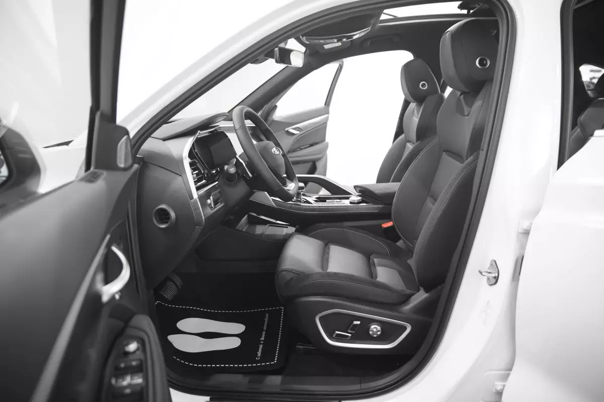Автосалон: Geely Tugella New