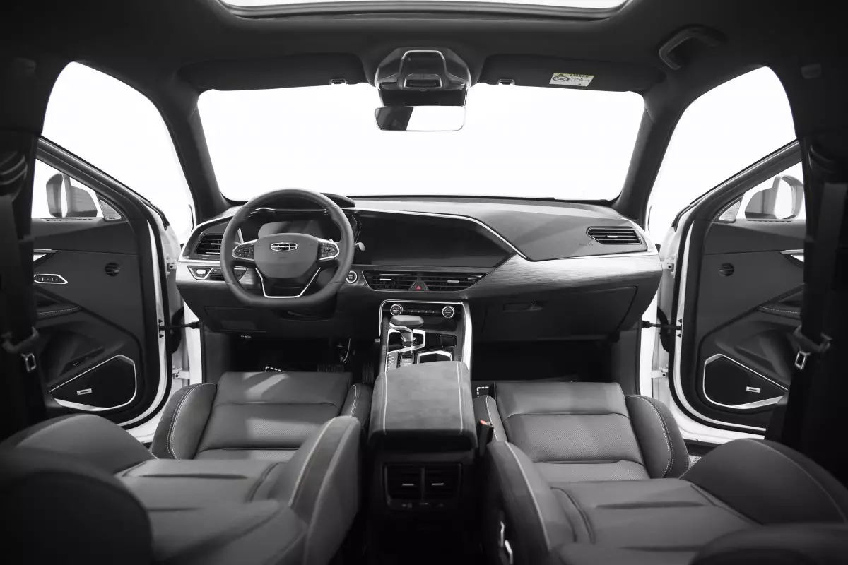 Автосалон: Geely Tugella New