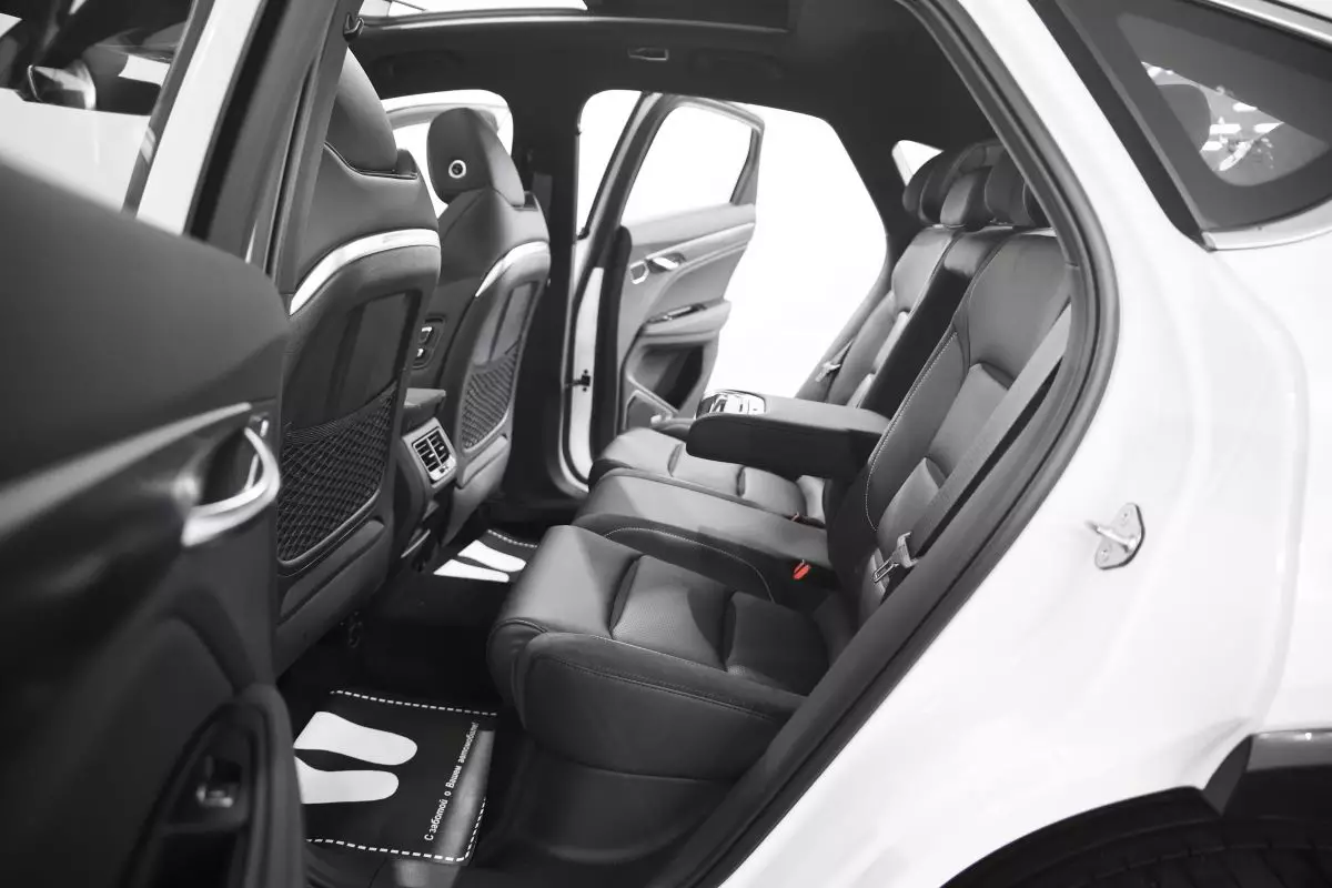 Автосалон: Geely Tugella New