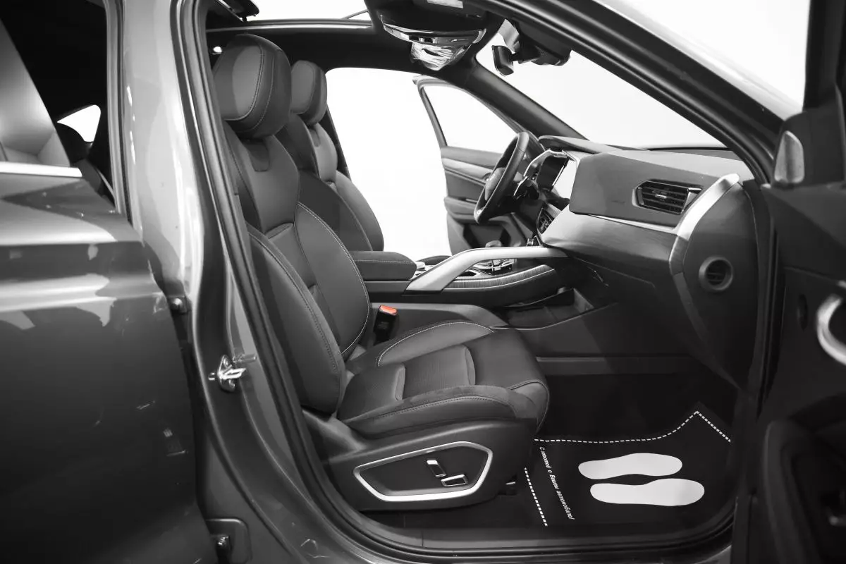 Автосалон: Geely Tugella New