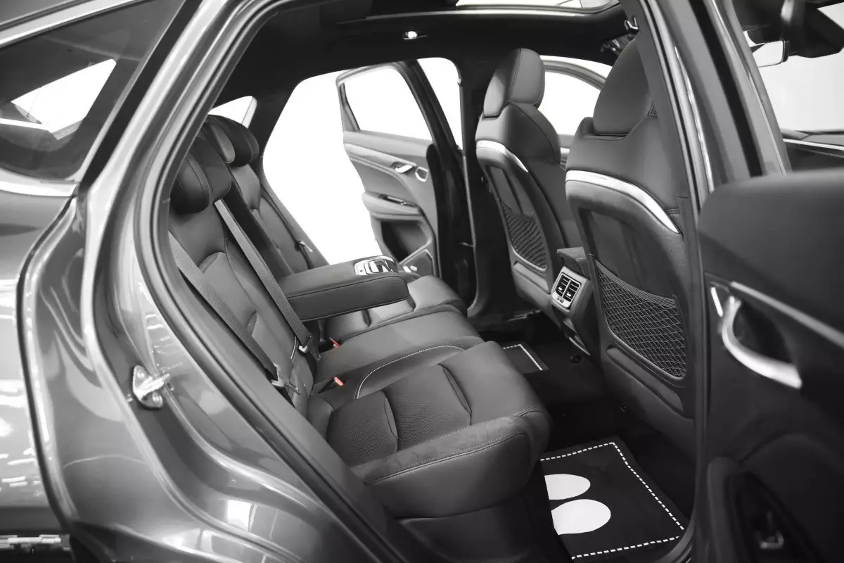 Автосалон: Geely Tugella New