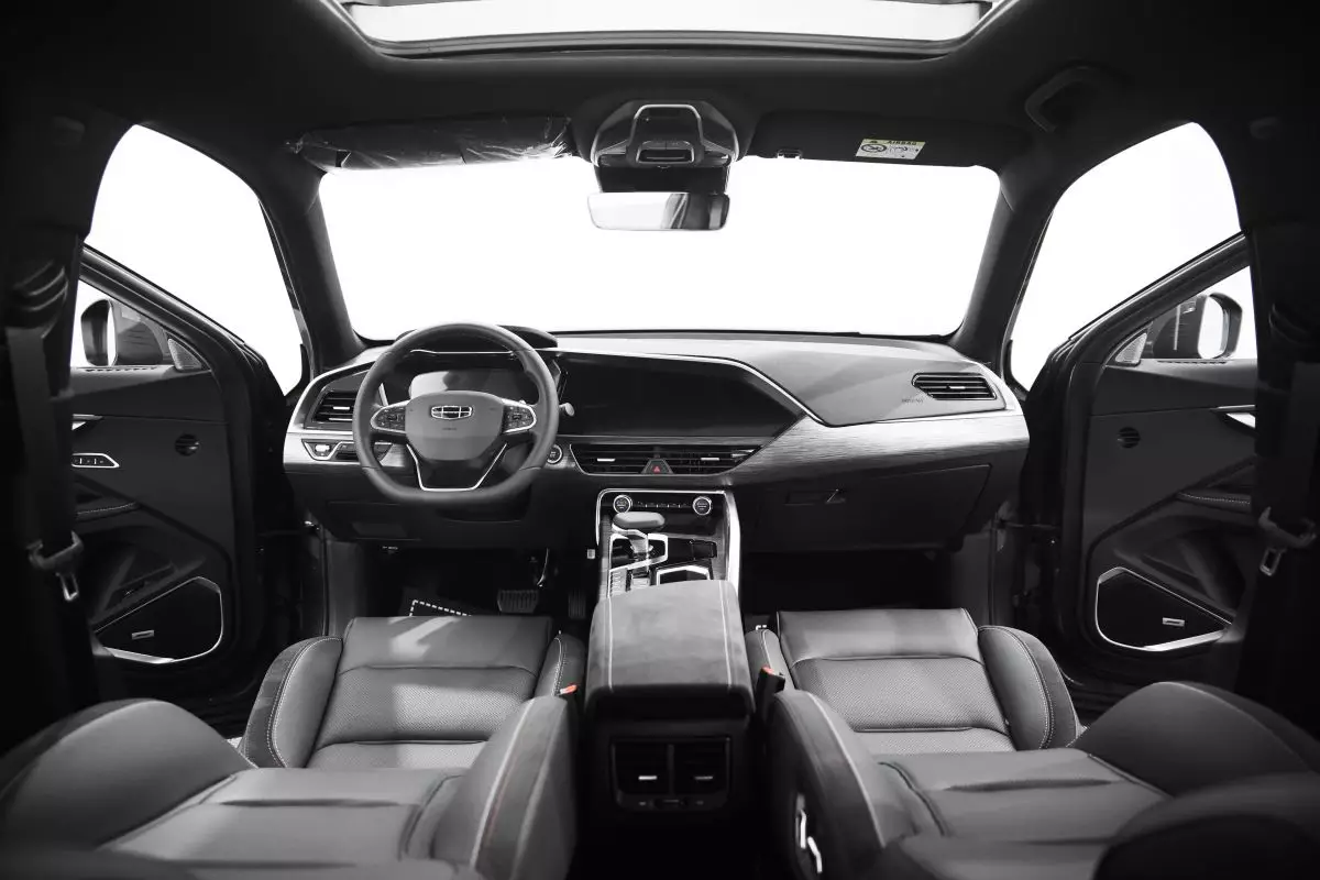 Автосалон: Geely Tugella New