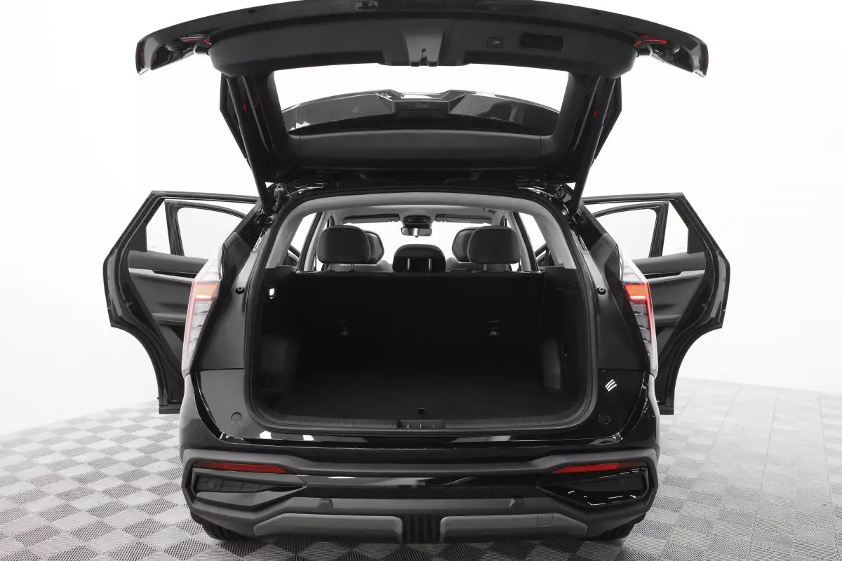 Автосалон: Geely Atlas New