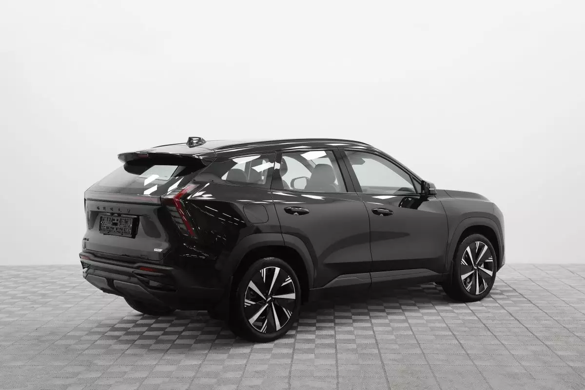 Автосалон: Geely Atlas New
