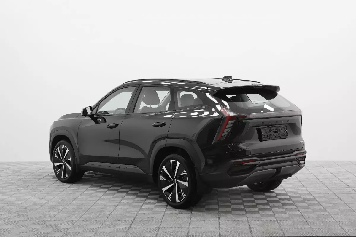 Автосалон: Geely Atlas New