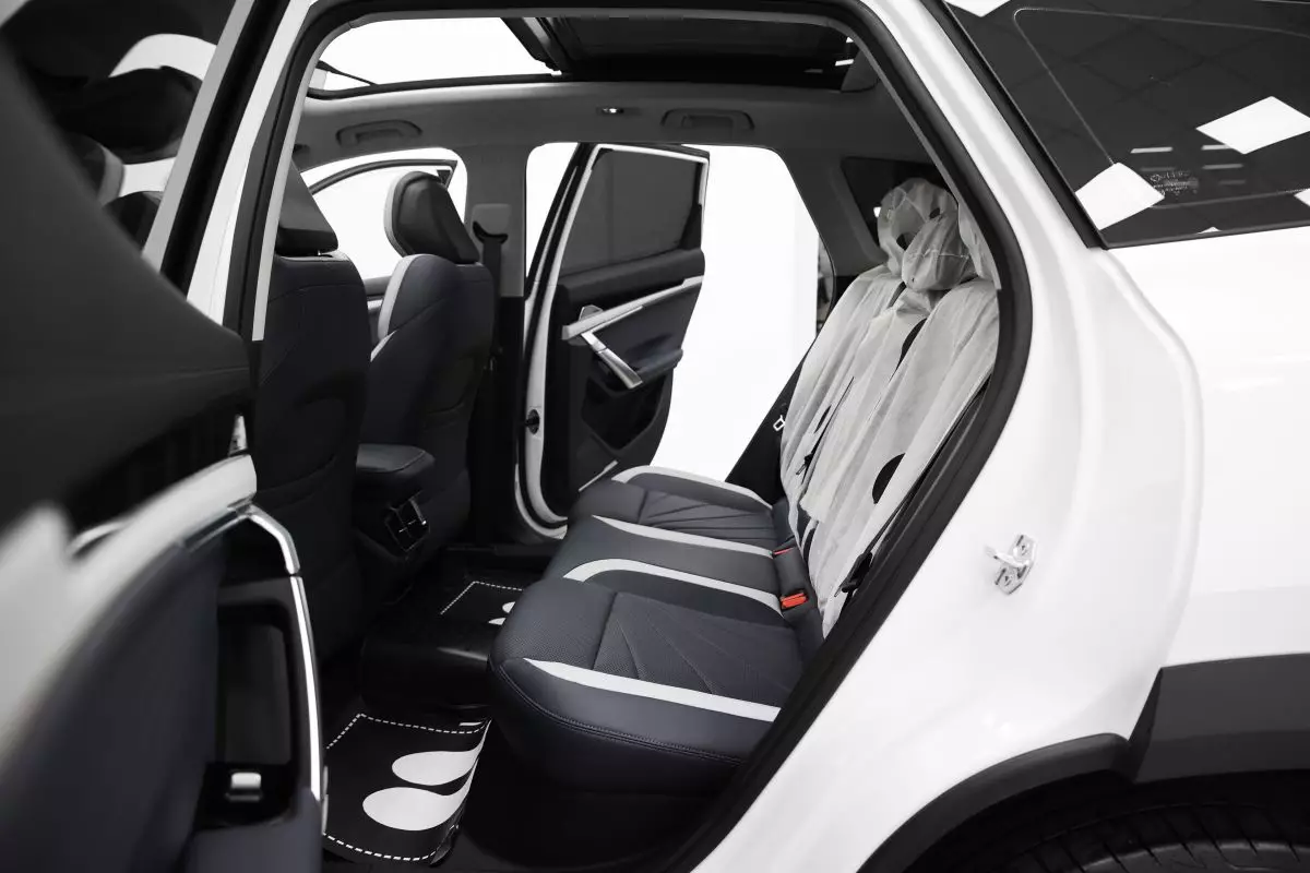 Автосалон: Geely Atlas New