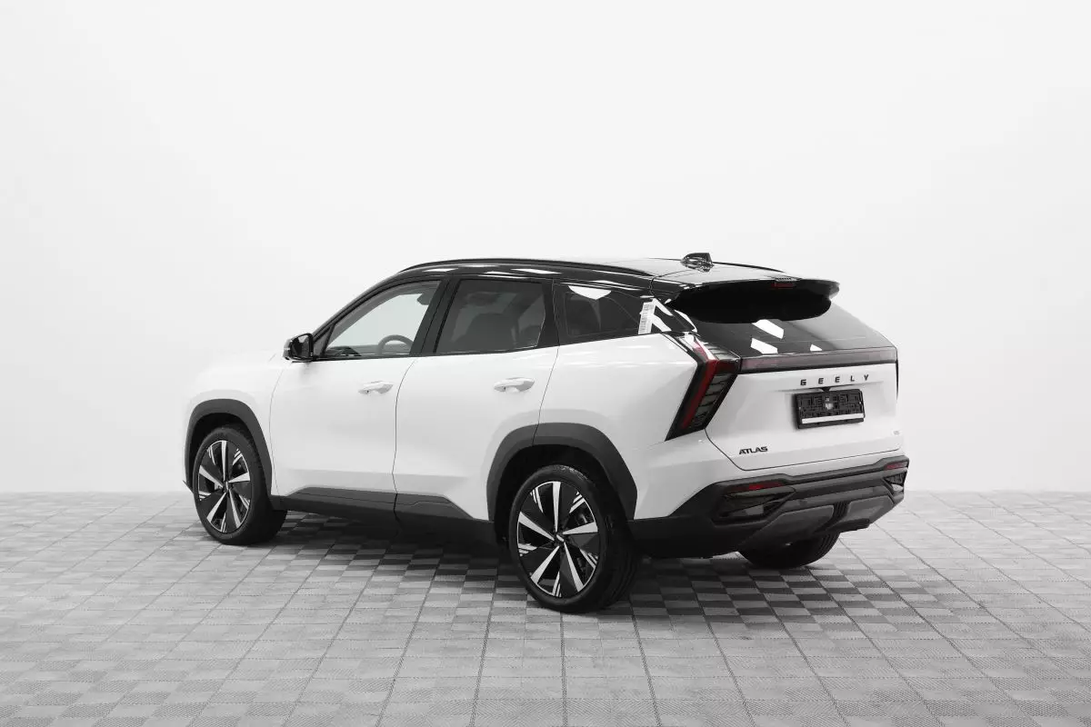 Автосалон: Geely Atlas New