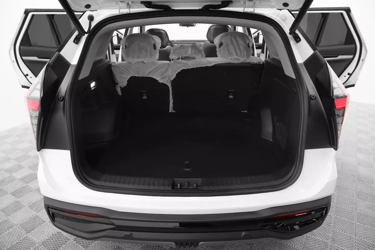 Автосалон: Geely Atlas New