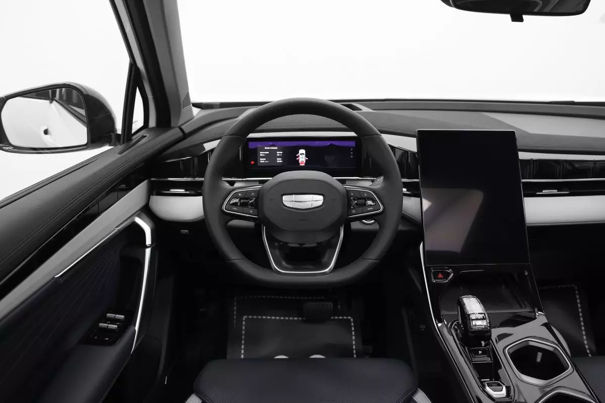 Автосалон: Geely Atlas New