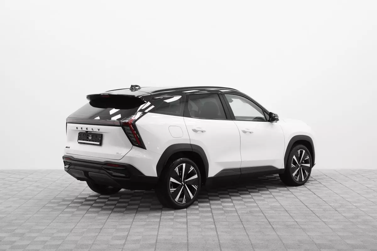 Автосалон: Geely Atlas New
