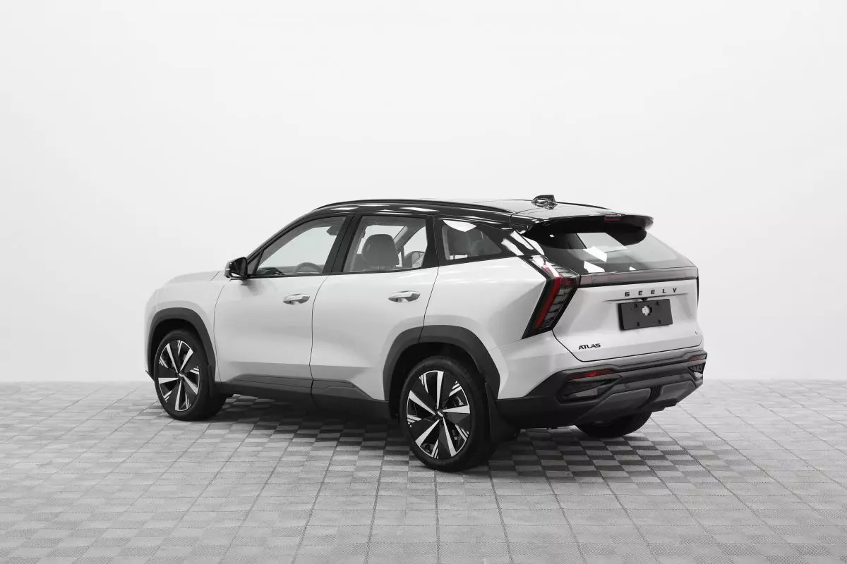 Автосалон: Geely Atlas New
