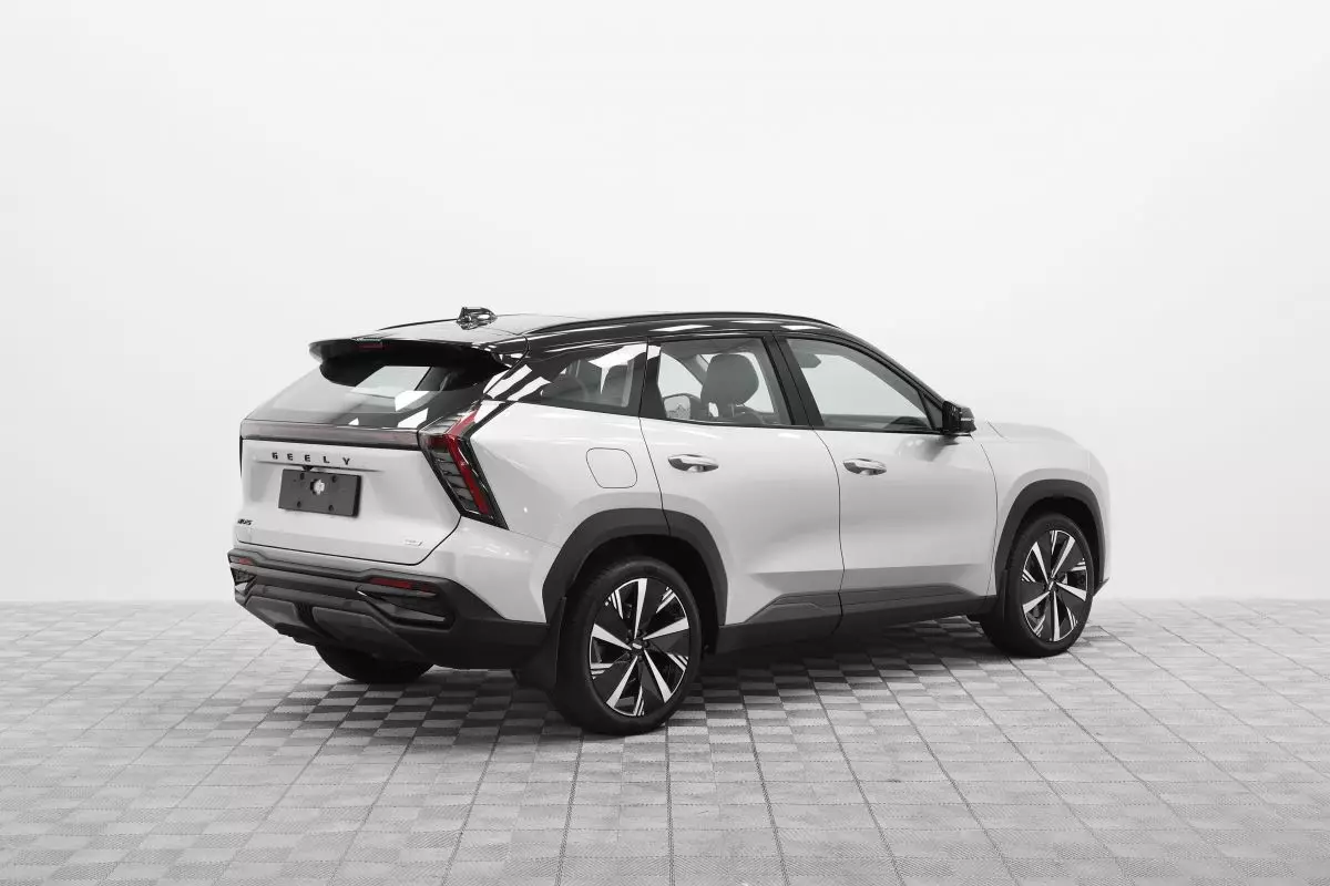 Автосалон: Geely Atlas New