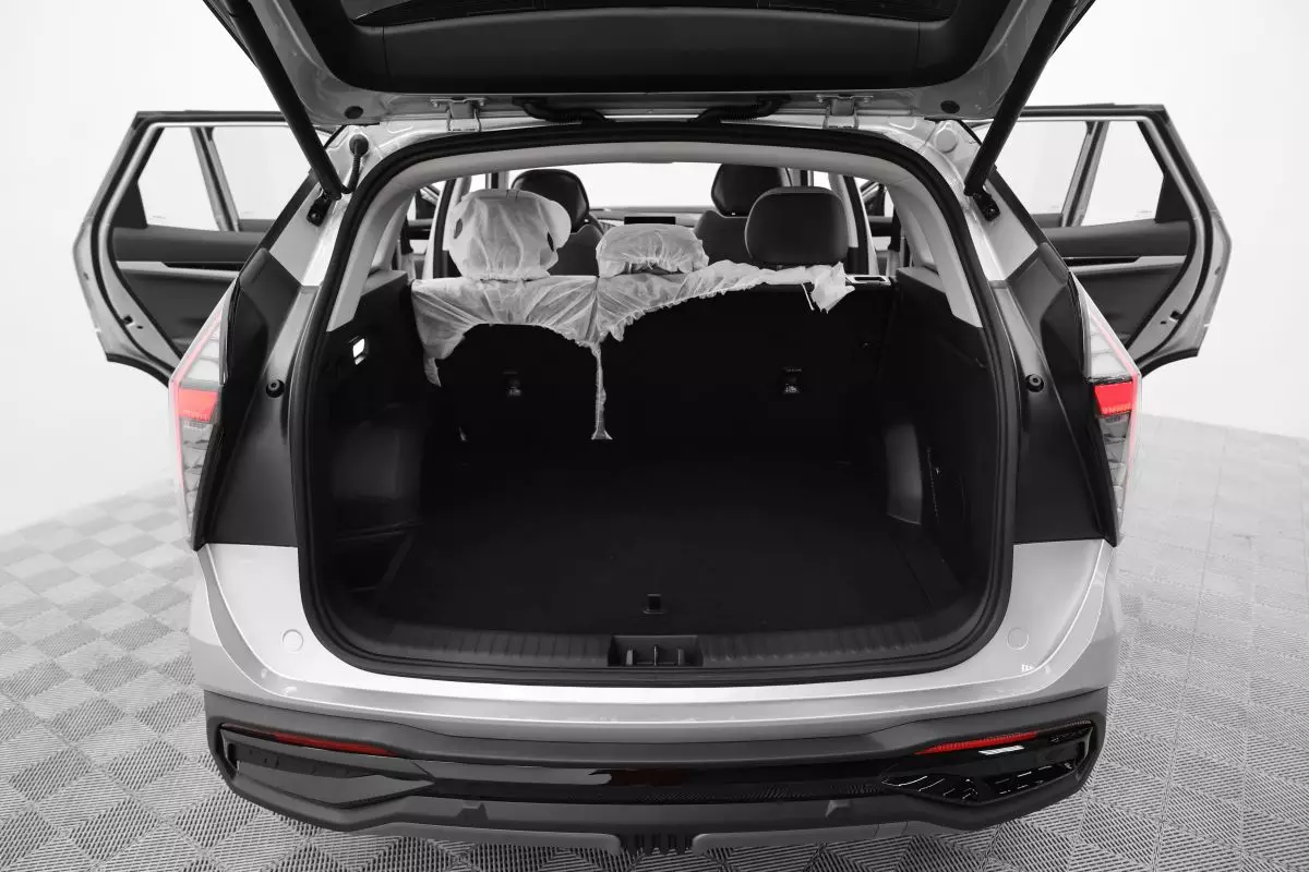 Автосалон: Geely Atlas New