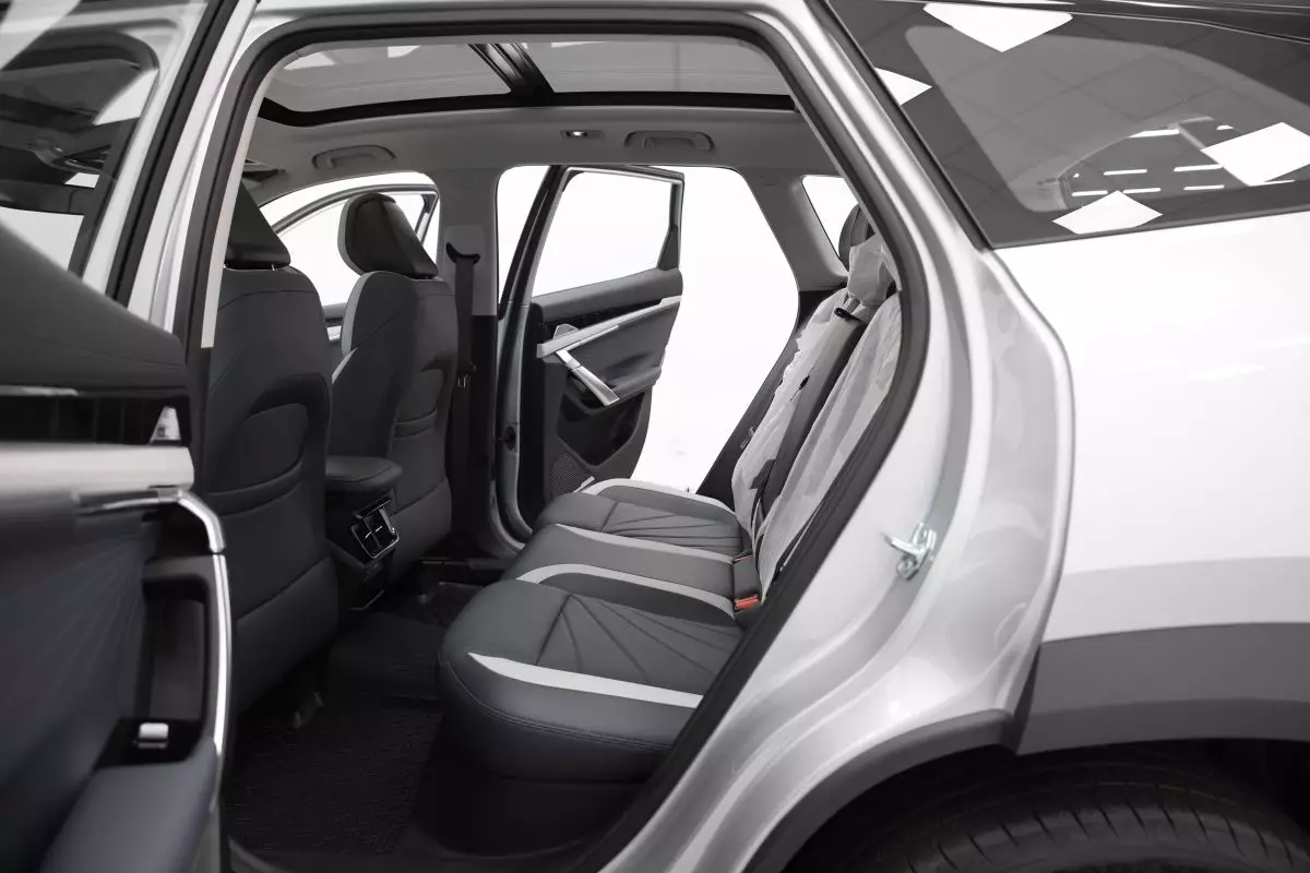 Автосалон: Geely Atlas New