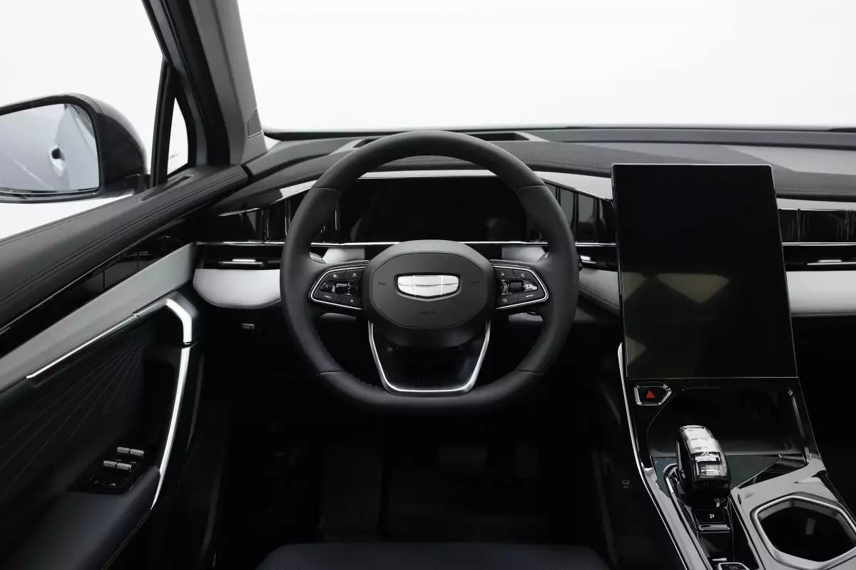 Автосалон: Geely Atlas New