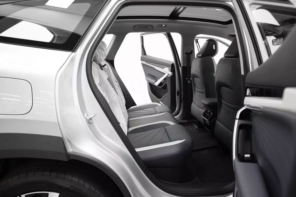 Автосалон: Geely Atlas New